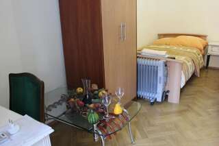 Гостевой дом Old District Guest House Тбилиси Стандартный семейный номер-1